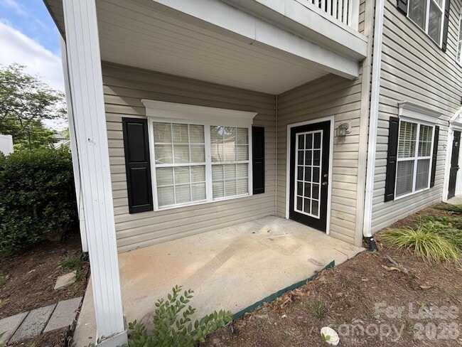 Building Photo - 21230 Hickory St