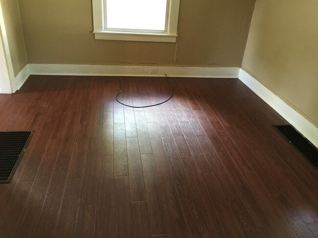 Building Photo - 248 Maple Ave