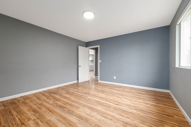 Building Photo - Recently Renovated 2 Bedroom Home with All...