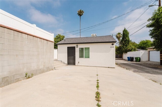 Building Photo - 6440 Lindley Ave