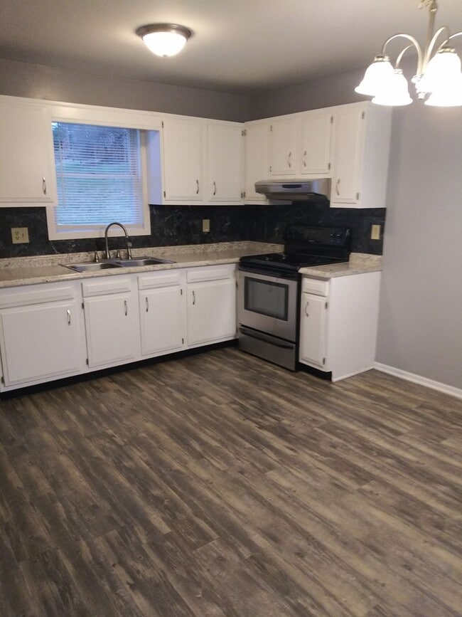 Building Photo - 402 Cornell Ave