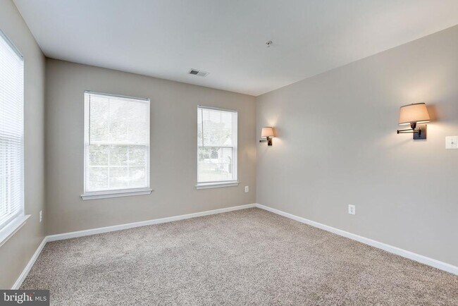 Building Photo - 151 Brynwood St