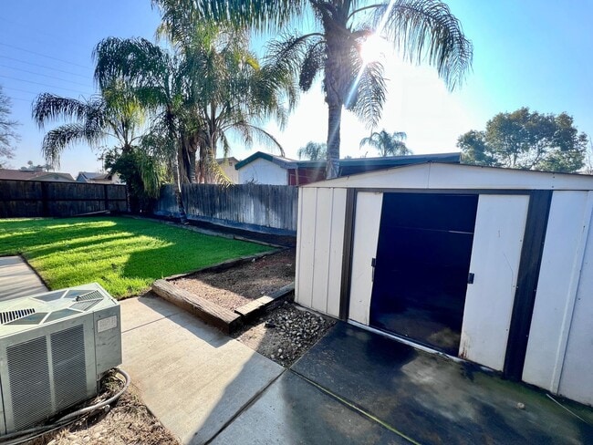 Building Photo - $2,750 West Fresno Near Island Water Park  4 Bed W. San Ramon