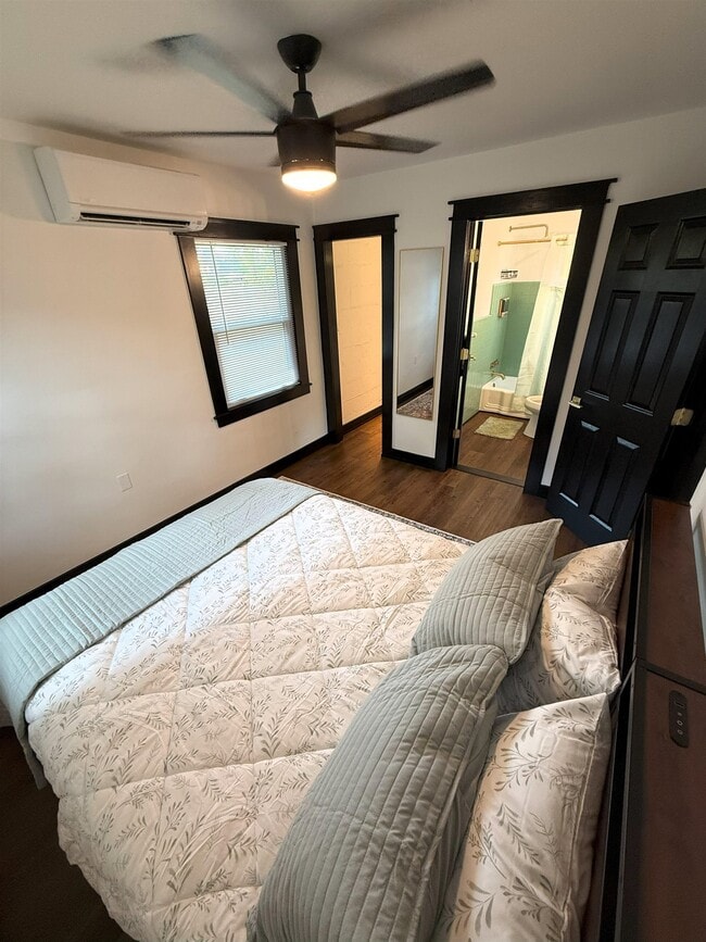 Building Photo - 742 Parklawn Ct