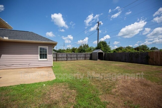 Building Photo - 202 Plum Ct