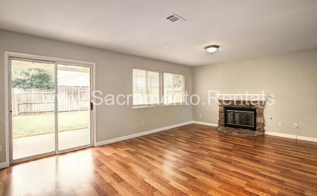 Building Photo - Spacious Elk Grove 5bd/3ba House with 3 Car Garage