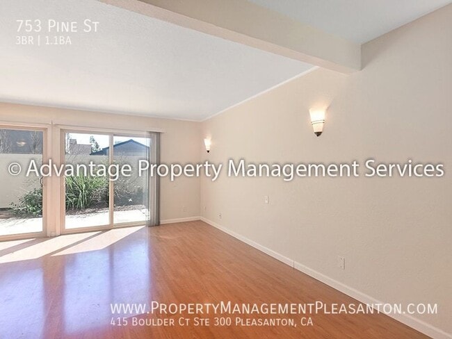 Building Photo - 753 Pine St