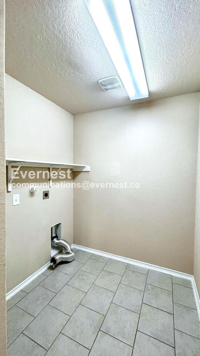 Building Photo - 2511 Barbwire Wy