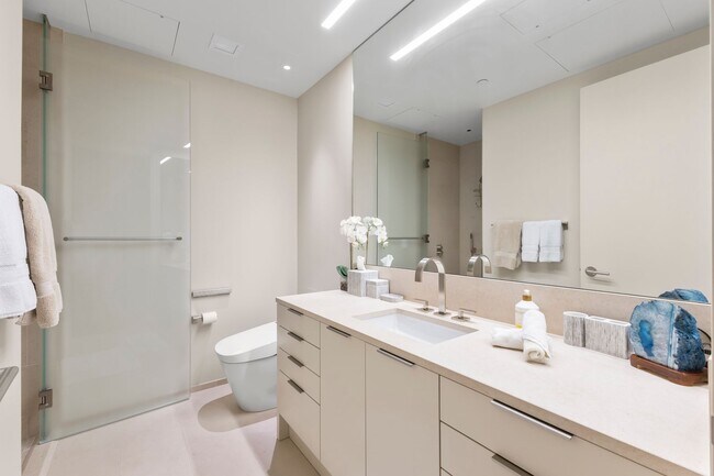 Building Photo - Park Lane 5305 - 3BR w/Swimming Pool and Yard!