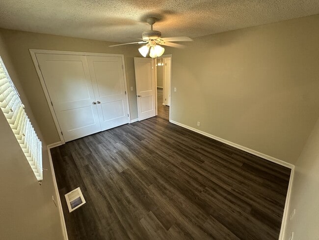 Building Photo - 116 SE Springdale Dr