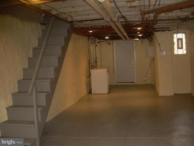 Building Photo - 996 Anchor St