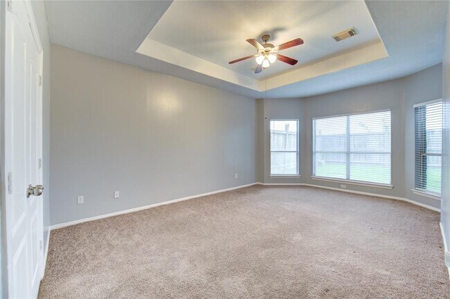 Building Photo - 5002 Laura Lee Ln
