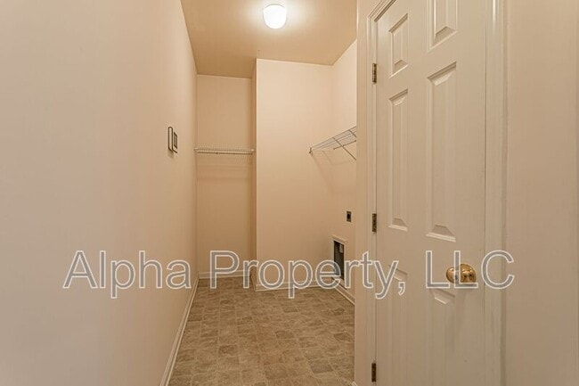 Building Photo - 1205 Carriage Park Cir