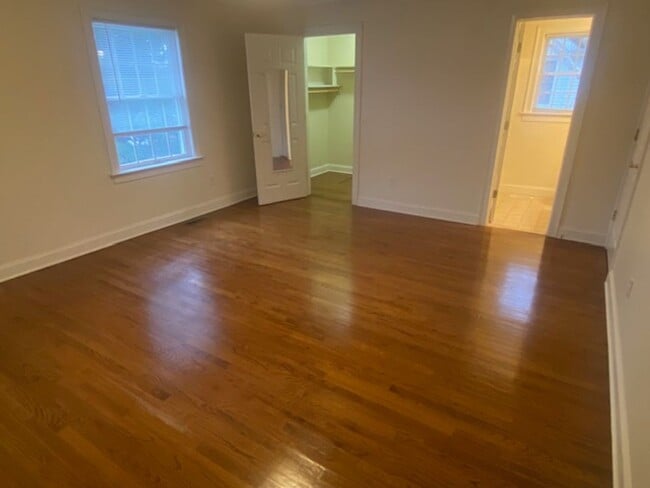 Building Photo - Banner Country Club condo