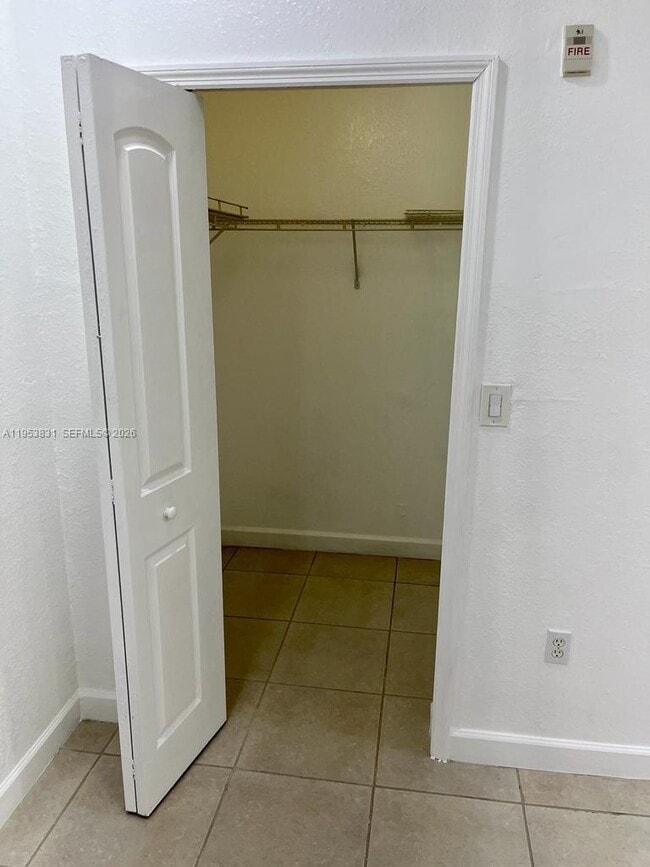 Building Photo - 1651 SE 28th Ct