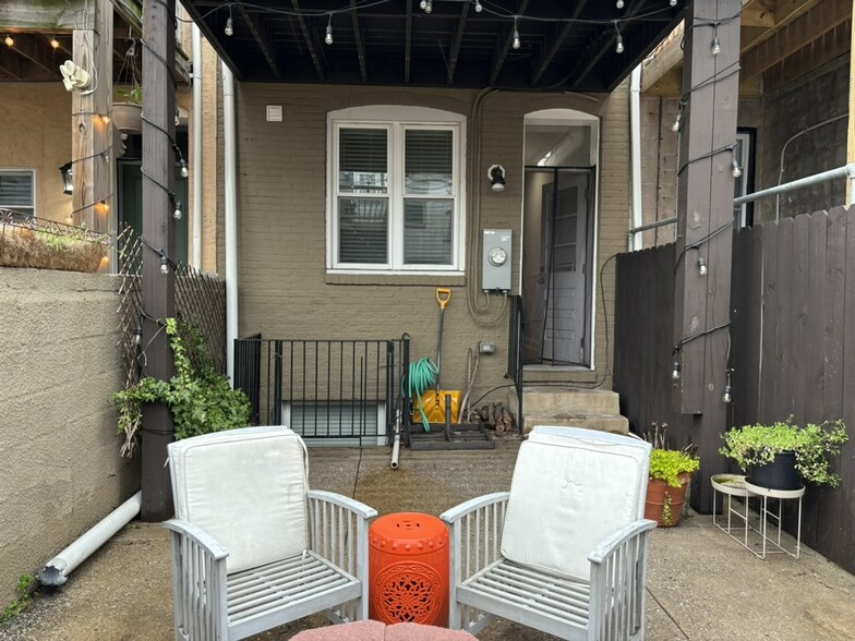 Building Photo - 143 N Kenwood Ave