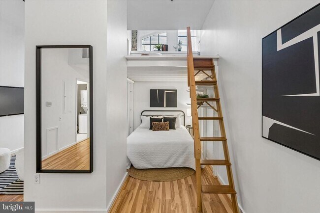 Building Photo - 315 New St