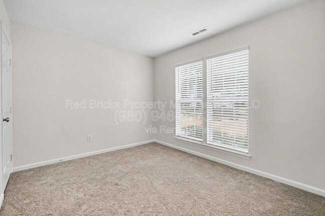 Building Photo - 15826 Marvin Rd