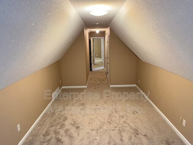 Building Photo - 9221 Lazzini Cove