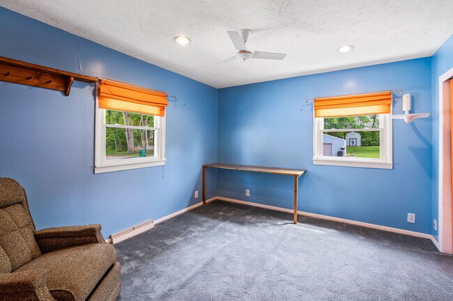 Building Photo - 2083 Chapman Lake Dr