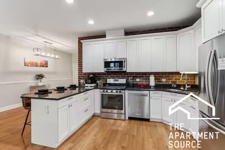 Building Photo - 3935 S Wells St