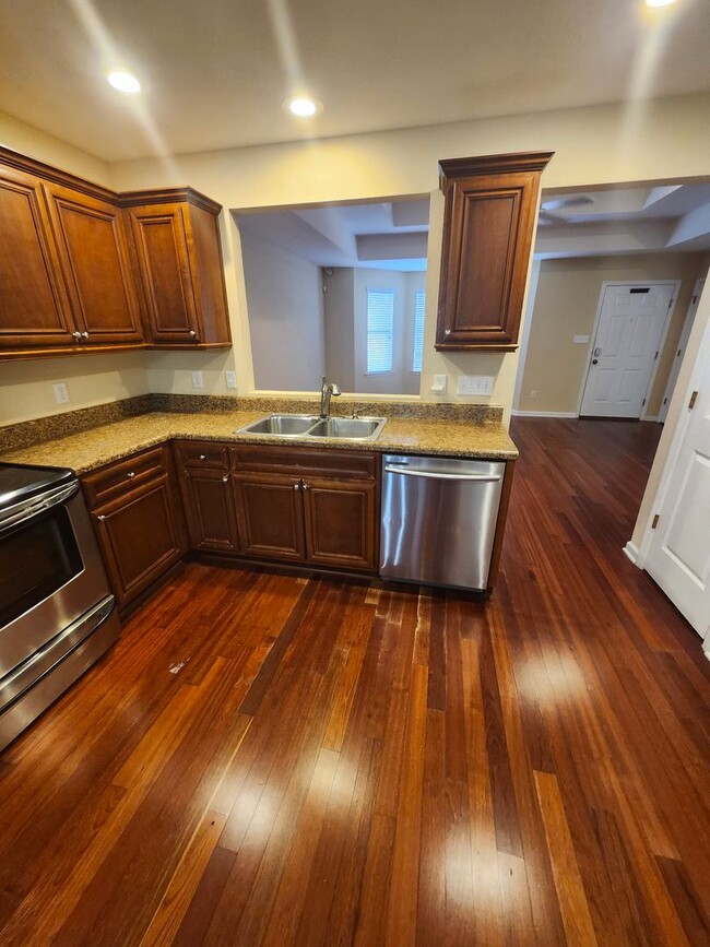 Building Photo - 552 Brooke Hampton Dr