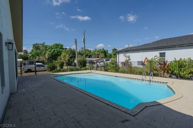 Building Photo - 599 Carolina Ave