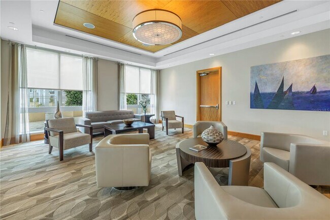 Building Photo - 400 Beach Dr NE
