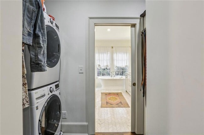 Building Photo - 2415 Oldfield Rd NW