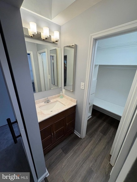 Building Photo - 3818 Vermont Ct