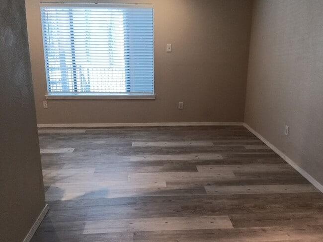 Building Photo - 1-bedroom, 1-bathroom home located in the vibrant city of Albuquerque