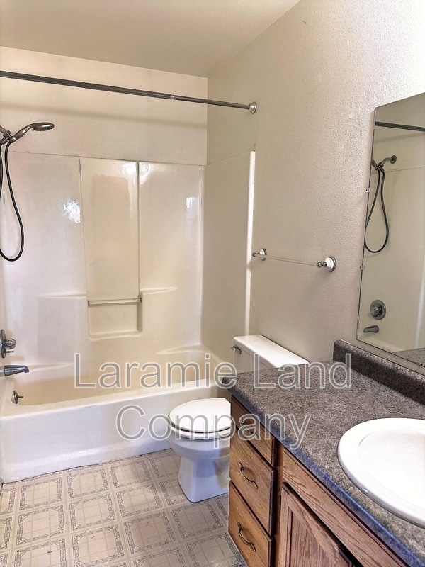 Building Photo - 1675 N 6th St