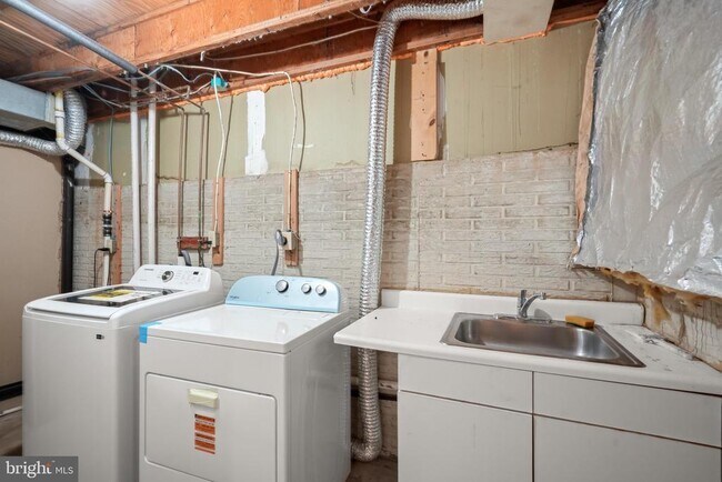 Building Photo - 12405 Gooderham Way