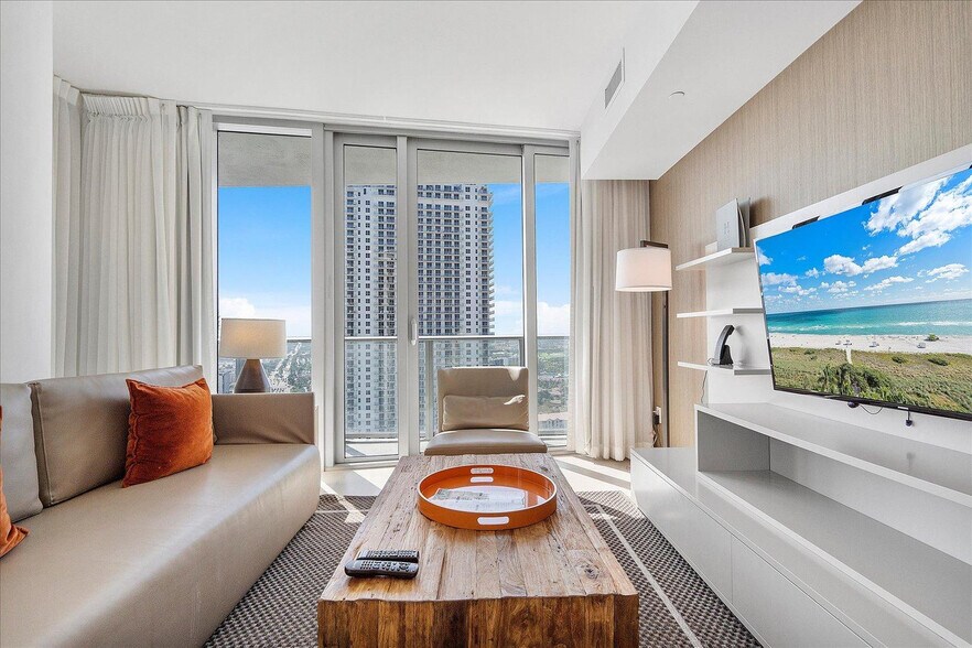 Building Photo - 4011 S Ocean Dr