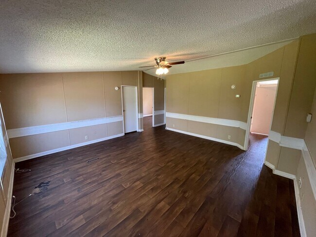 Building Photo - Nice three bedroom two bath modular home i...