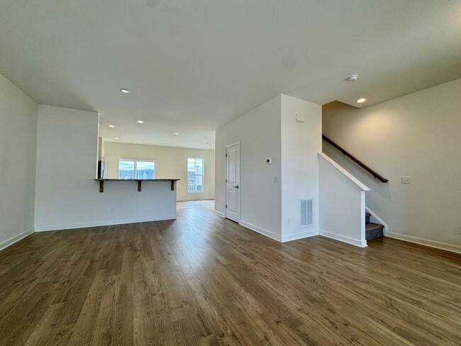 Building Photo - Modern 4 BR | 2.5 BA Townhome with Garage ...