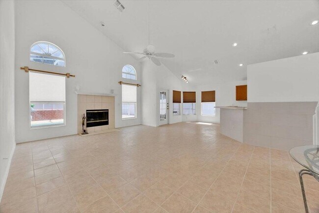 Building Photo - 642 Riggs Cir