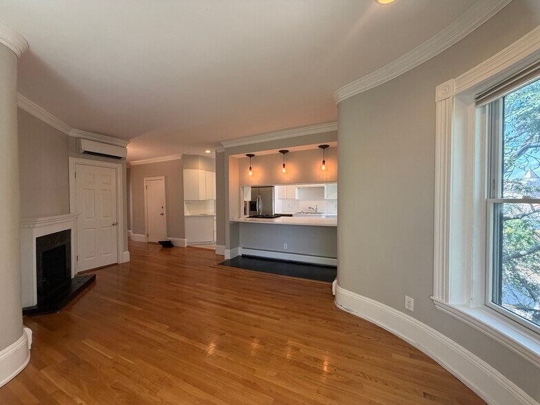 Building Photo - 59 Longwood Ave