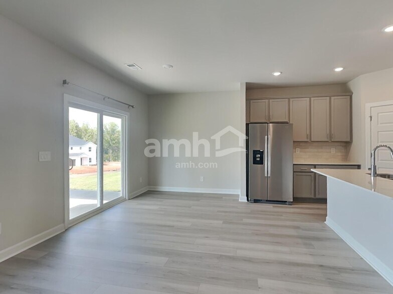 Building Photo - 305 Granby Trl
