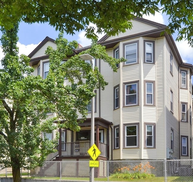 Building Photo - 3270 Washington St