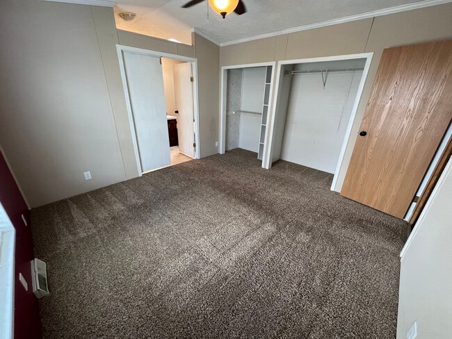 Building Photo - 3 Bedroom 2 Bath High-End Mobile Home with...