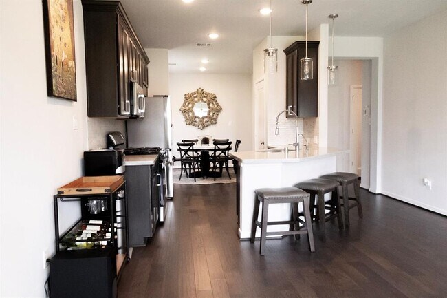 Building Photo - 8023 Pinebrook Arbor Ct