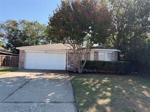 Building Photo - 6400 Fern Meadow Dr