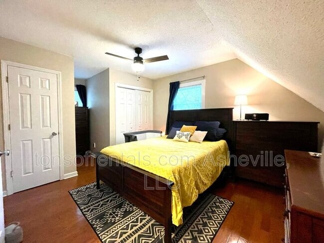 Building Photo - 147 Birch Ln