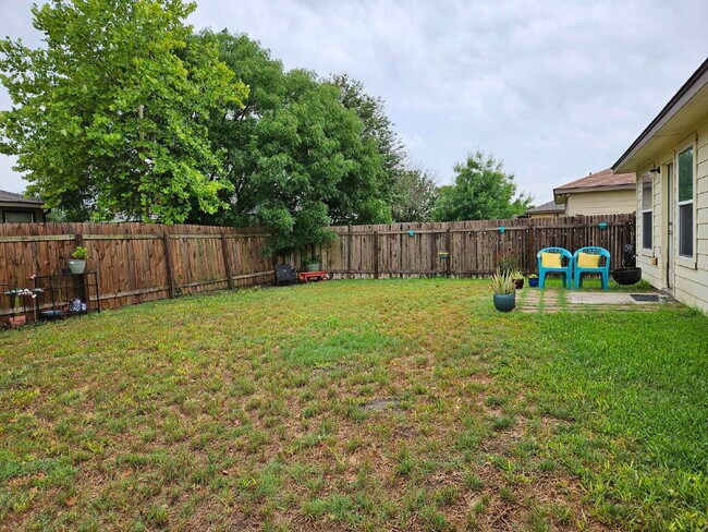 Building Photo - Charming 3-Bed Oasis in Lockhart with Styl...