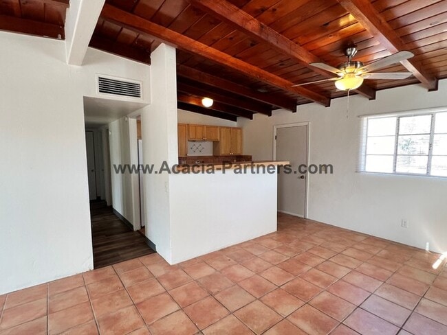 Building Photo - Great Central Home on Large Lot