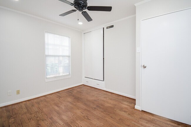 Building Photo - 5006 Libbey Dr