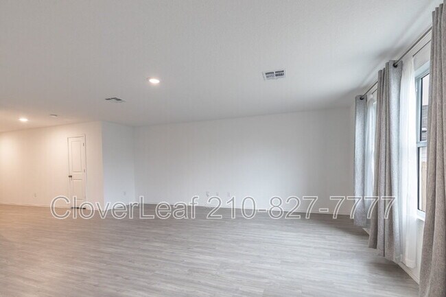 Building Photo - 6411 Bernardo Wy