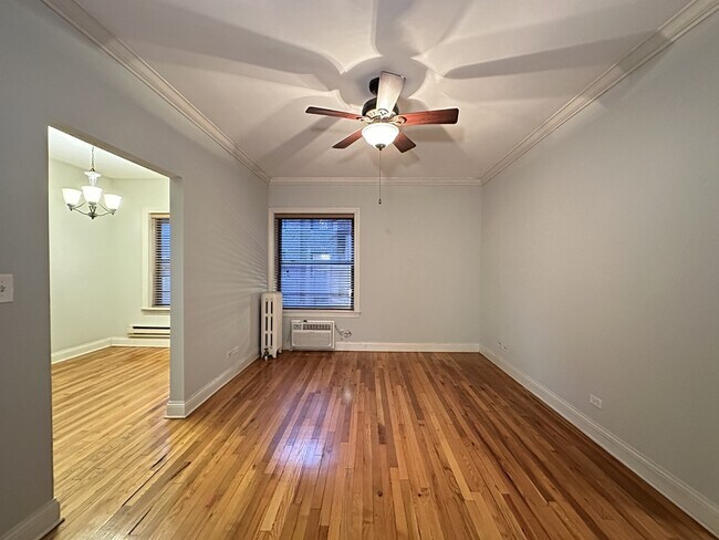 Building Photo - 749 W Addison St