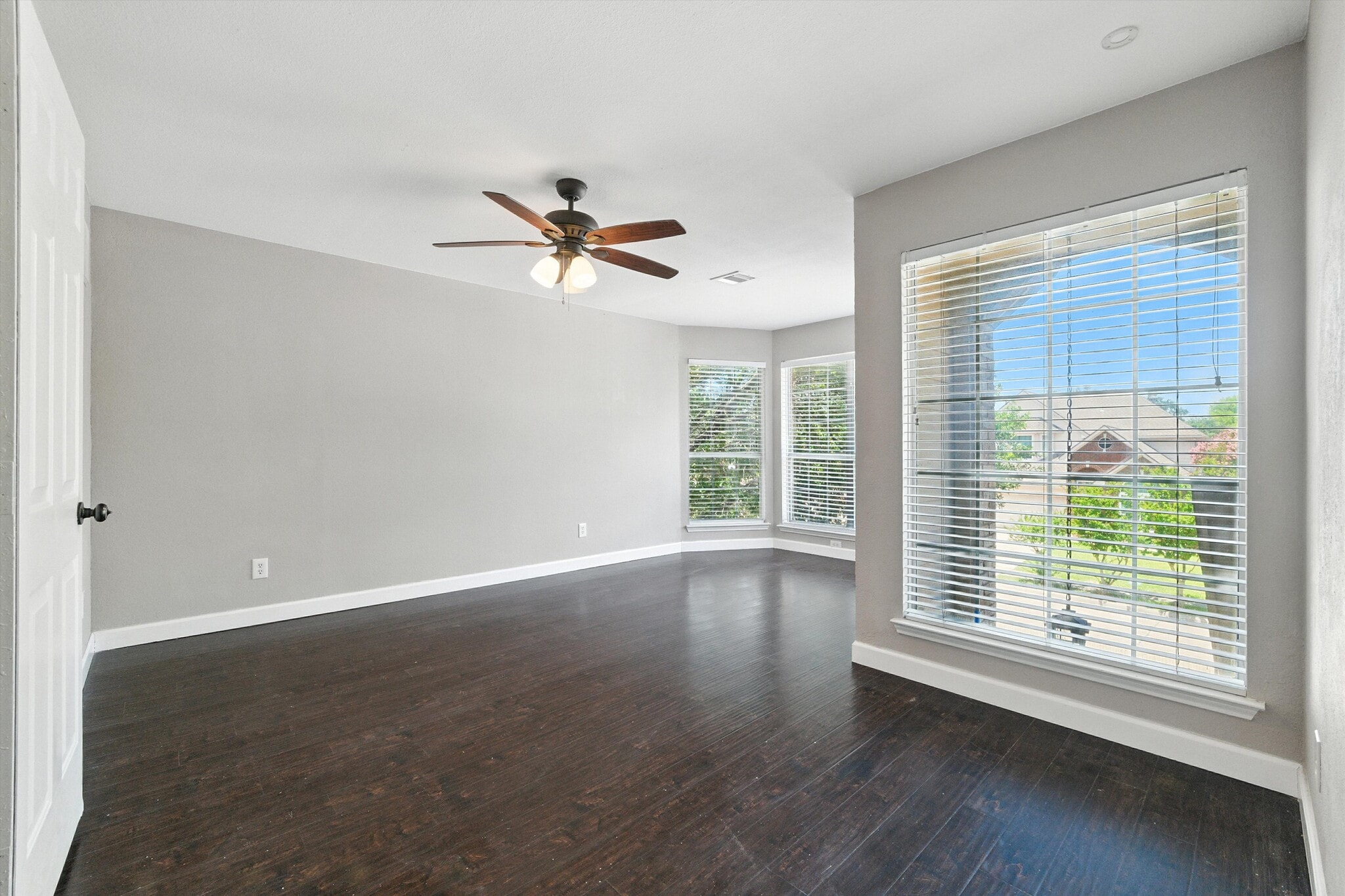 Building Photo - 9128 Cumberland Dr